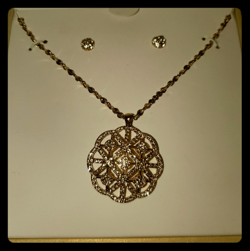 NEW Necklace set